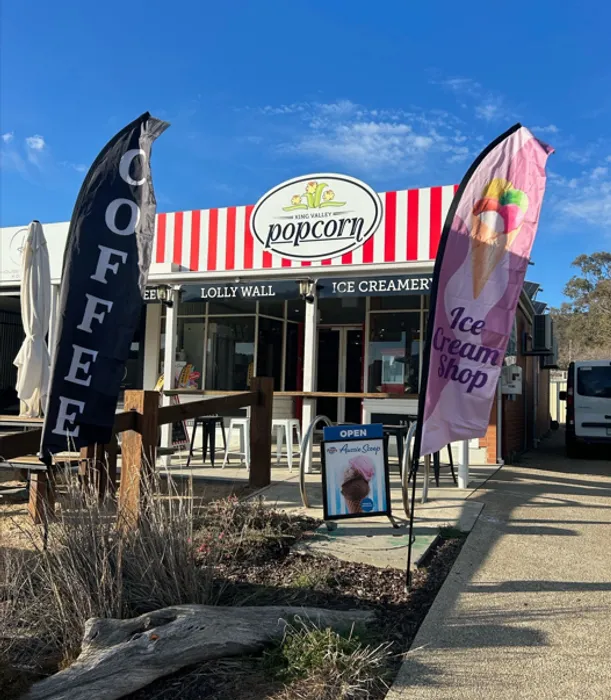 ImprintNow.ca - Swooper Flag