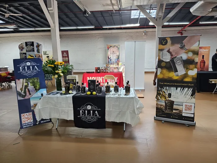 ImprintNow.ca - Hanging Clamp Bar Banners